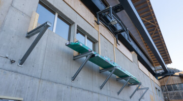 Automatisierte Lagerung auf zwei Ebenen bei neue Holzbau AG