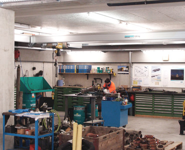 Mechanische Werkstatt mit dem Aluminium Leichtbausystem in gedrängter Bauart